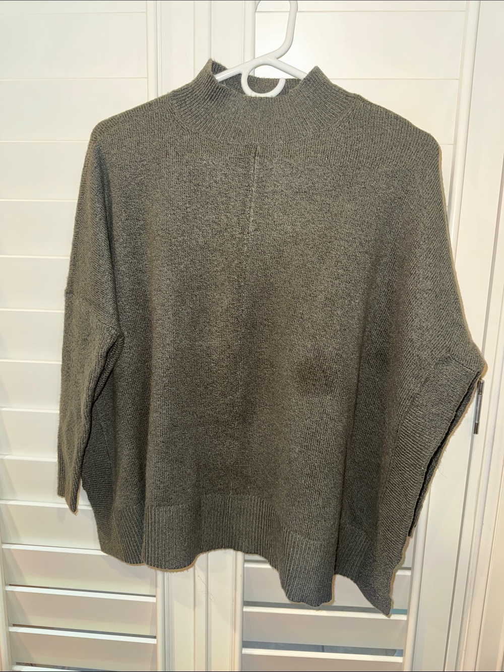 LOFT Men's Turtleneck Sweater in Olive